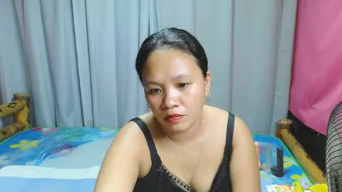 urpinay_singlemother online show from March 22, 2026, 4:38 am