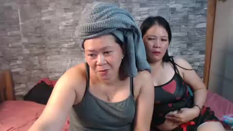 Snapshot of urpinay_singlemother chatting on July 24, 2026, 10:24 am urpinay_singlemother online show from July 24, 2026, 10:24 am