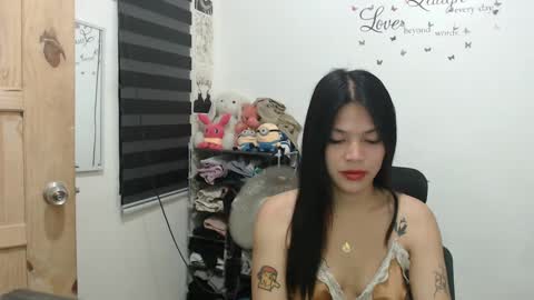 hi im kim online show from January 7, 2025, 12:31 pm