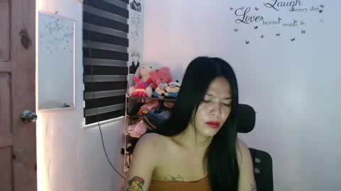 hi im kim online show from February 13, 2025, 2:23 am