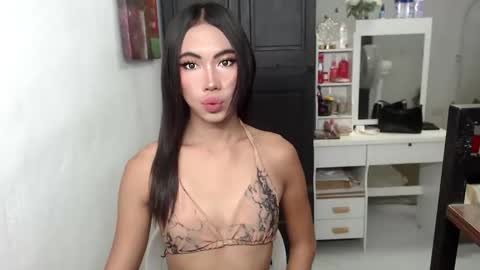 urpretty_mistake online show from April 28, 2026, 2:38 am
