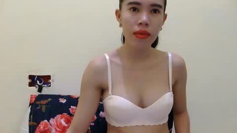 Snapshot of urskinnychix chatting on June 20, 2026, 12:36 am urskinnychix online show from June 20, 2026, 12:36 am