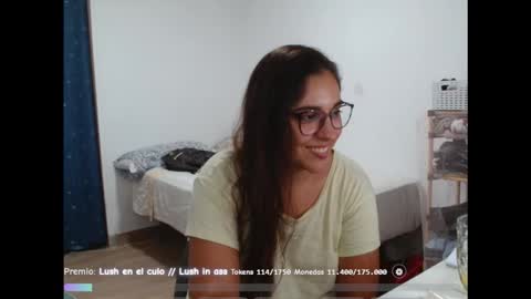ursumi1 online show from September 18, 2025, 8:22 pm