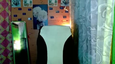 YOURGIRLCAMILLA online show from January 8, 2026, 5:37 pm