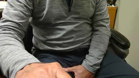 useemie online show from November 3, 2025, 6:09 pm