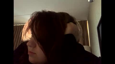 usefulhole online show from October 2, 2025, 10:17 pm