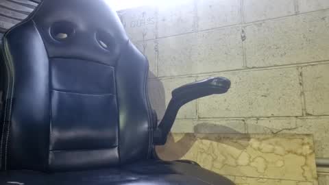 useme975 online show from December 23, 2024, 7:20 pm