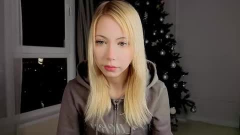 Chloe online show from February 12, 2026, 1:39 pm