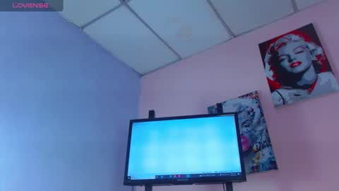 Vahiolet smith online show from December 4, 2024, 3:43 pm