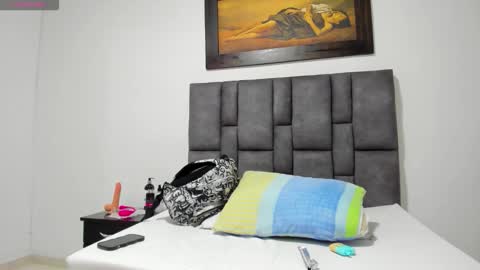 Vahiolet smith online show from April 15, 2026, 3:24 am