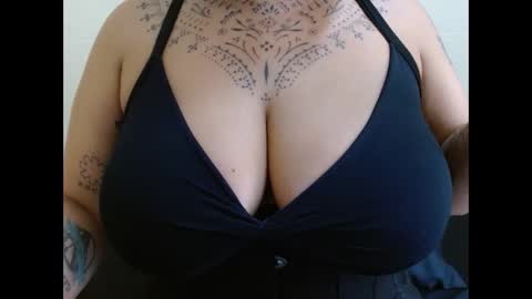 Snapshot of vaholiver chatting on December 7, 2024, 3:30 pm Vah Oliver online show from December 7, 2024, 3:30 pm