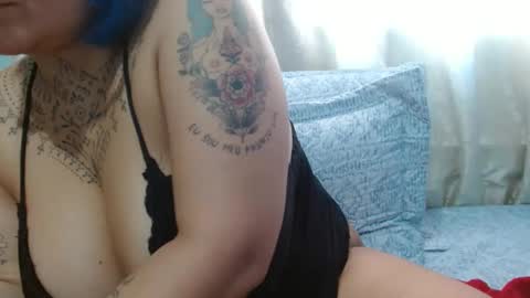 Snapshot of vaholiver chatting on January 13, 2025, 7:10 pm Vah Oliver online show from January 13, 2025, 7:10 pm