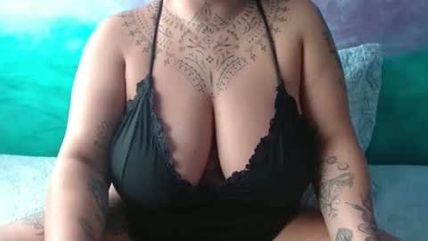 Snapshot of vaholiver chatting on January 16, 2025, 12:20 pm Vah Oliver online show from January 16, 2025, 12:20 pm