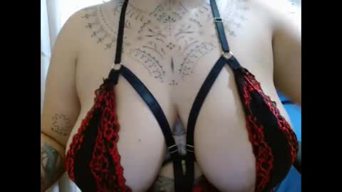 Snapshot of vaholiver chatting on January 29, 2025, 11:14 pm Vah Oliver online show from January 29, 2025, 11:14 pm