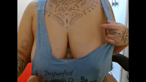 Snapshot of vaholiver chatting on February 10, 2025, 7:07 pm Vah Oliver online show from February 10, 2025, 7:07 pm