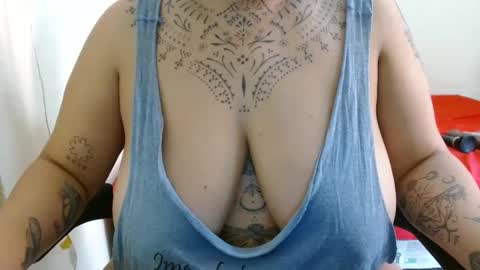 Snapshot of vaholiver chatting on February 13, 2025, 2:52 pm Vah Oliver online show from February 13, 2025, 2:52 pm