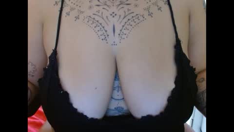 Snapshot of vaholiver chatting on February 17, 2025, 6:37 pm Vah Oliver online show from February 17, 2025, 6:37 pm