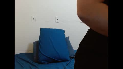 Snapshot of vaholiver chatting on March 1, 2025, 5:31 am Vah Oliver online show from March 1, 2025, 5:31 am