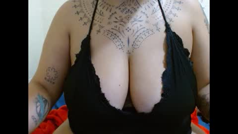 Snapshot of vaholiver chatting on March 2, 2025, 1:04 am Vah Oliver online show from March 2, 2025, 1:04 am