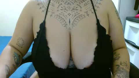 Snapshot of vaholiver chatting on March 5, 2025, 1:10 am Vah Oliver online show from March 5, 2025, 1:10 am