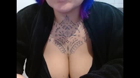 Snapshot of vaholiver chatting on November 6, 2025, 3:46 pm Vah Oliver online show from November 6, 2025, 3:46 pm