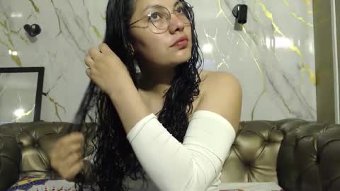 Snapshot of vainilla_cam chatting on September 28, 2025, 2:06 am Vainilla online show from September 28, 2025, 2:06 am