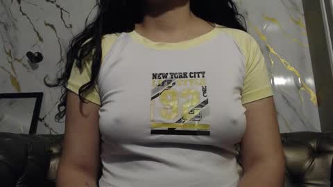 Snapshot of vainilla_cam chatting on October 7, 2025, 12:08 am Vainilla online show from October 7, 2025, 12:08 am