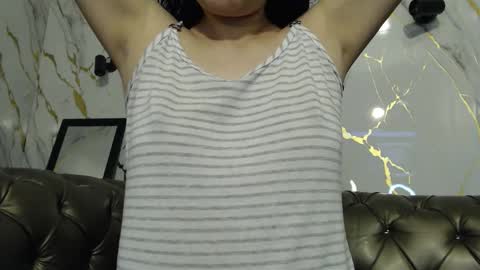 Snapshot of vainilla_cam chatting on October 12, 2025, 2:21 am Vainilla online show from October 12, 2025, 2:21 am