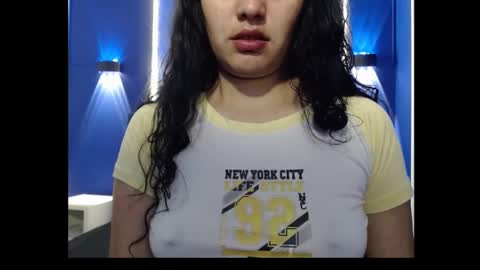 Snapshot of vainilla_cam chatting on October 22, 2025, 1:50 am Vainilla online show from October 22, 2025, 1:50 am