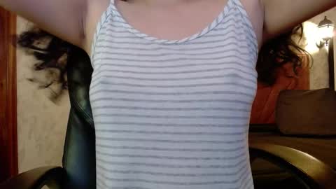 Snapshot of vainilla_cam chatting on November 4, 2025, 1:16 am Vainilla online show from November 4, 2025, 1:16 am