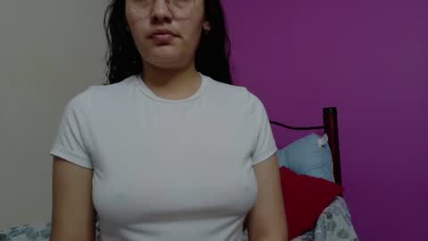 Snapshot of vainilla_cam chatting on June 16, 2026, 12:02 am Vainilla online show from June 16, 2026, 12:02 am