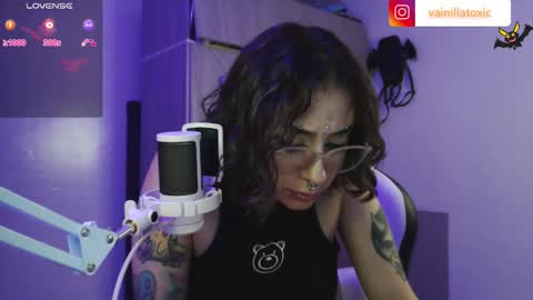 Vainilla Independent model online show from October 4, 2025, 12:30 am