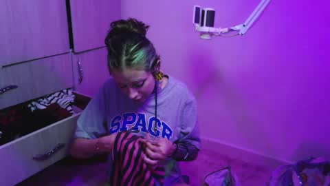 Vainilla Independent model online show from April 7, 2026, 2:45 am