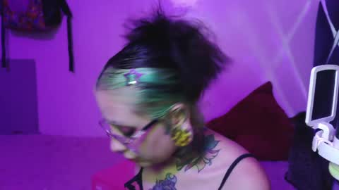 Vainilla Independent model online show from May 10, 2026, 2:17 am