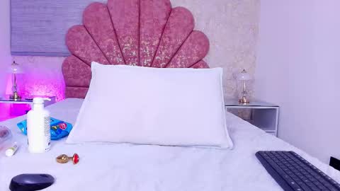 Snapshot of vaiolet_colls chatting on February 15, 2026, 12:03 pm Vaiolet colls online show from February 15, 2026, 12:03 pm