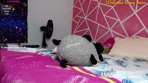 Snapshot of val_angelll chatting on October 9, 2025, 3:37 am valentina online show from October 9, 2025, 3:37 am