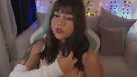 Snapshot of val_luv chatting on June 19, 2026, 1:10 am val online show from June 19, 2026, 1:10 am