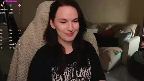 Snapshot of val_manson chatting on June 19, 2026, 6:45 pm Val online show from June 19, 2026, 6:45 pm