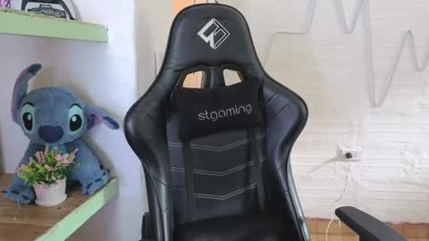 Snapshot of val_mendoza chatting on February 27, 2026, 7:58 pm Val online show from February 27, 2026, 7:58 pm