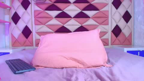 Valentina online show from September 19, 2025, 8:20 pm