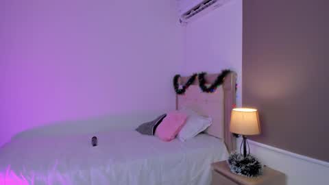 HI IM NEW online show from December 11, 2024, 3:05 pm