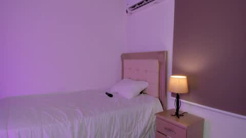 HI IM NEW online show from January 4, 2025, 4:00 pm