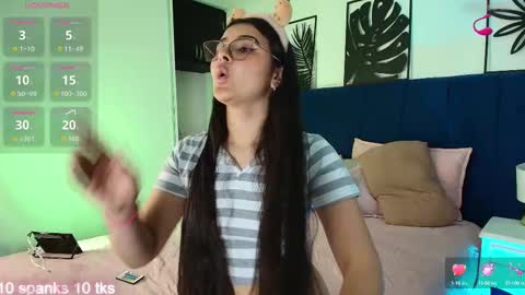 Tifanny  online show from September 18, 2025, 7:38 pm