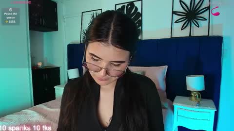 Tifanny  online show from September 19, 2025, 7:58 pm
