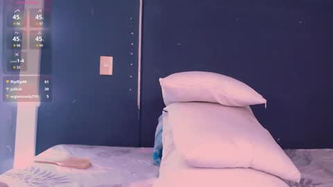 IG-valen mendoza99  twitter valenthompson99 online show from December 11, 2024, 7:09 am