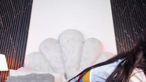 Snapshot of valenrosse_ chatting on July 3, 2026, 11:27 am Valen online show from July 3, 2026, 11:27 am