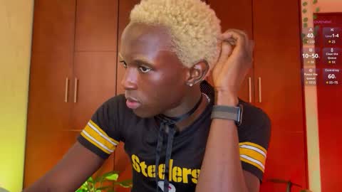 Snapshot of valent1nn chatting on December 11, 2024, 12:02 am Valentin independent Cam Boy online show from December 11, 2024, 12:02 am