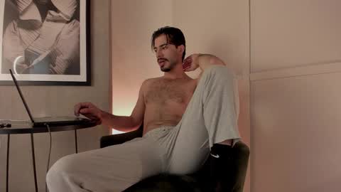 valentin_hoffman online show from November 13, 2025, 11:53 am