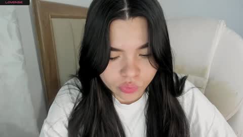 Snapshot of valentina_anzuate chatting on December 7, 2024, 8:11 am valentina_anzuate online show from December 7, 2024, 8:11 am