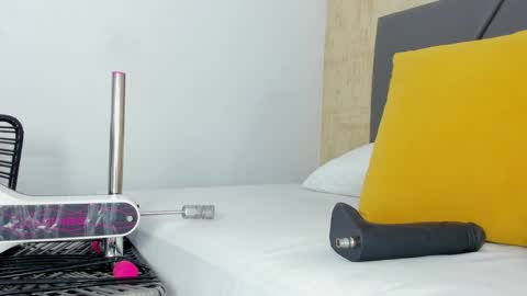 Velentina  online show from November 8, 2025, 1:55 pm